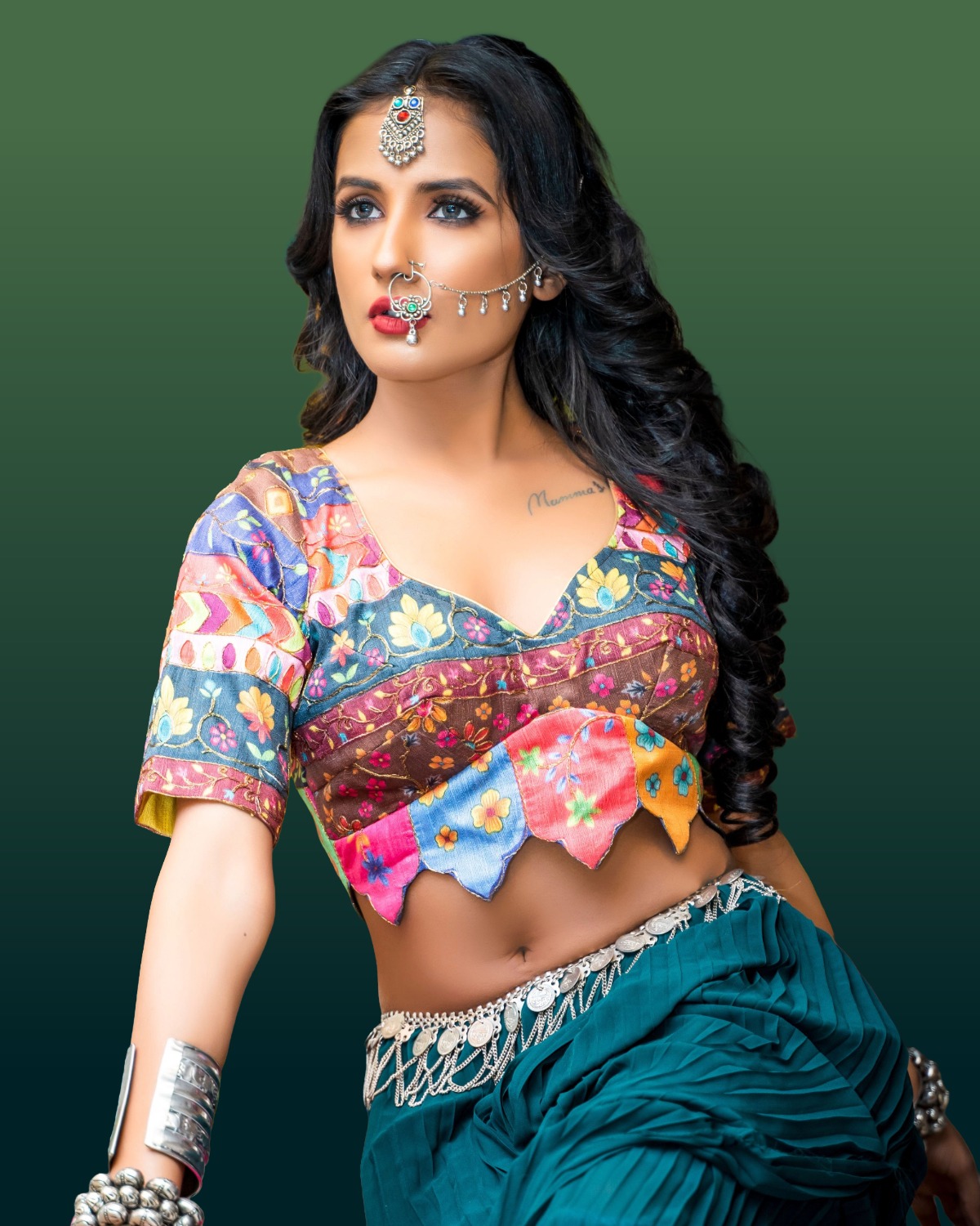 Chitralekha Sen — vocalist in traditional attire